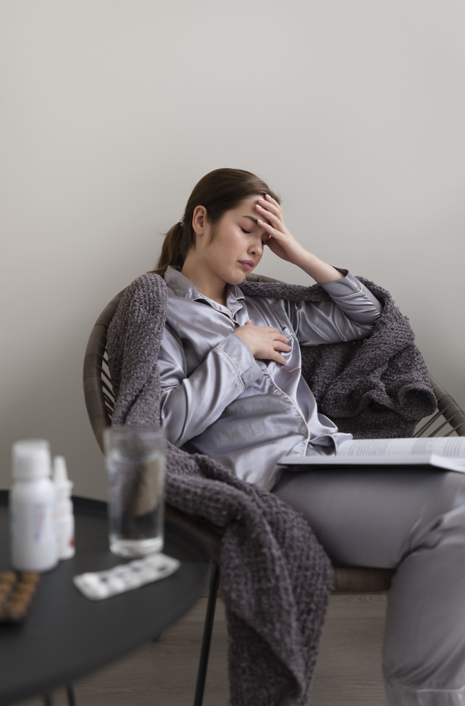 bol-naa-zensina-srednego-vystrela-doma (1).jpg