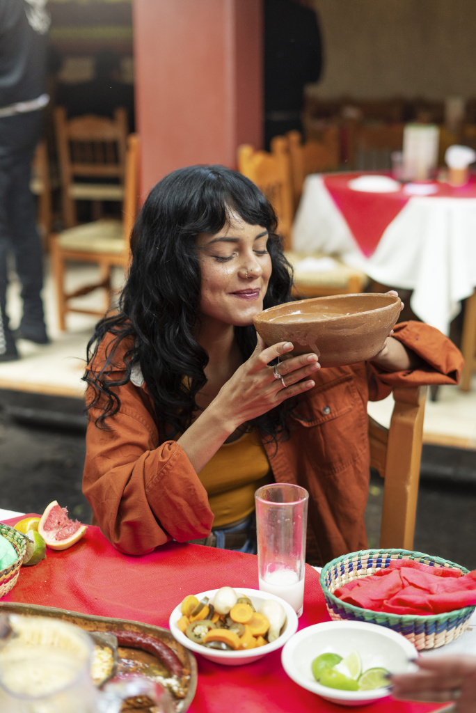 vzroslye-naslazdautsa-meksikanskoi-edoi (1).jpg