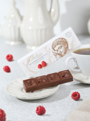 Горький шоколад 59% без добавления сахара с вишней и зеленой гречкой, Theobroma, 30 гр