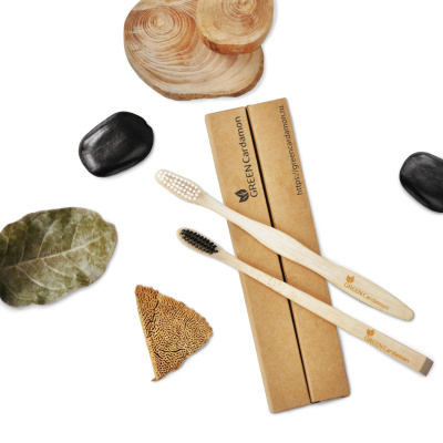 Бамбуковая экологичная зубная щетка с белой щетиной средней жесткости и плоской ручкой, Greencardamon, 1 шт